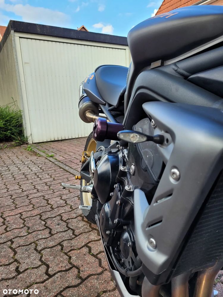 Triumph Street Triple - 4