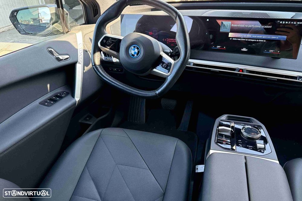 BMW iX xDrive 40 Pack Desportivo - 11