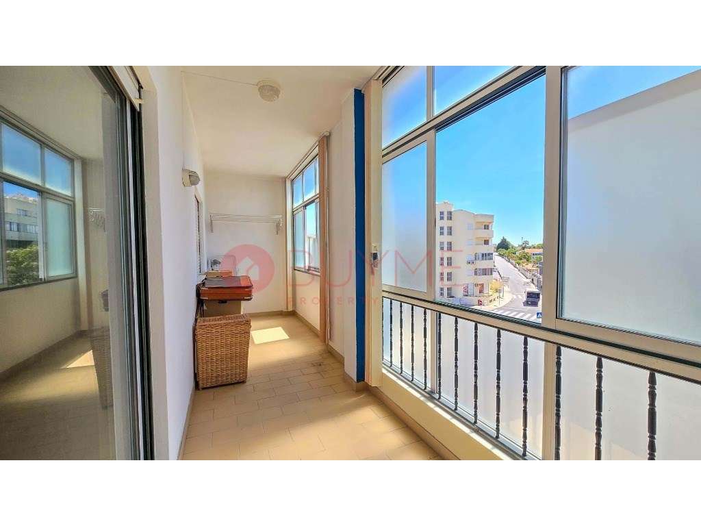 Apartamento T2 com Garagem no Centro de Quarteira a 500m da Praia - Grande imagem: 4/13