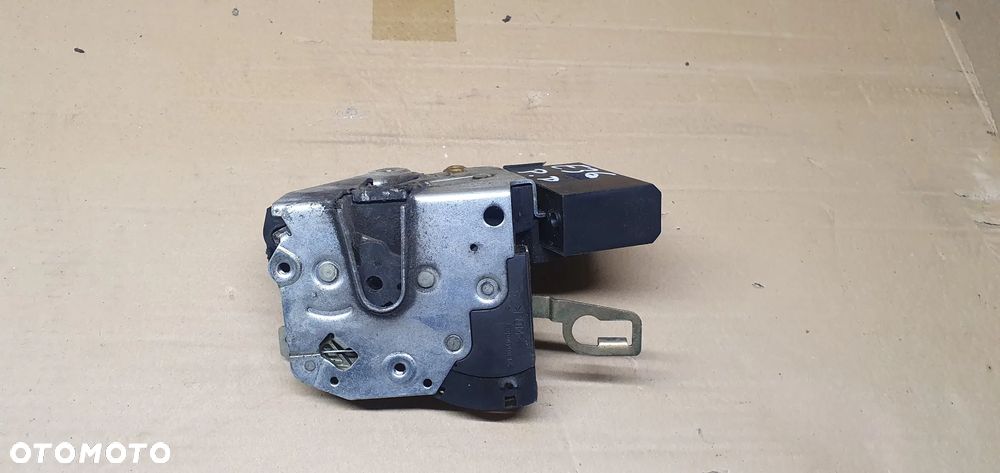 Zamek prawy przód BMW 3 E36 Europa 8122204 - 1