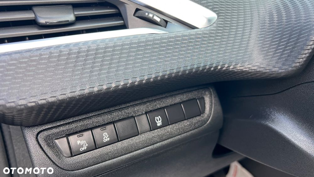 Peugeot 2008 1.2 Pure Tech Style - 11