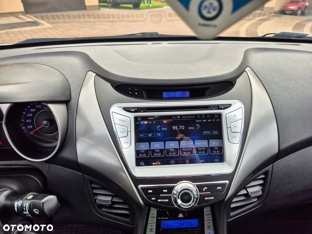 Hyundai Elantra 1.6 Comfort - 10