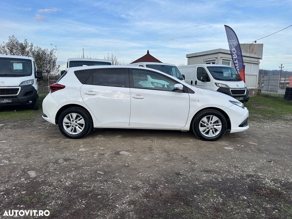 Toyota Auris 1.8 L VVT-i Hybrid Sol + - 3