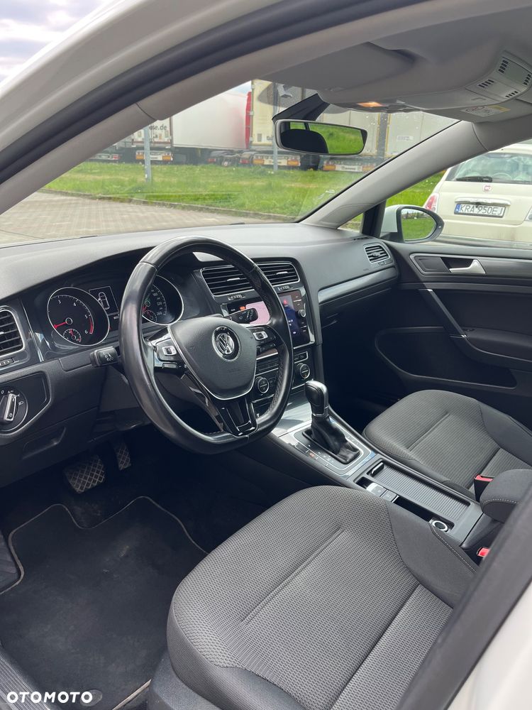 Volkswagen Golf - 8