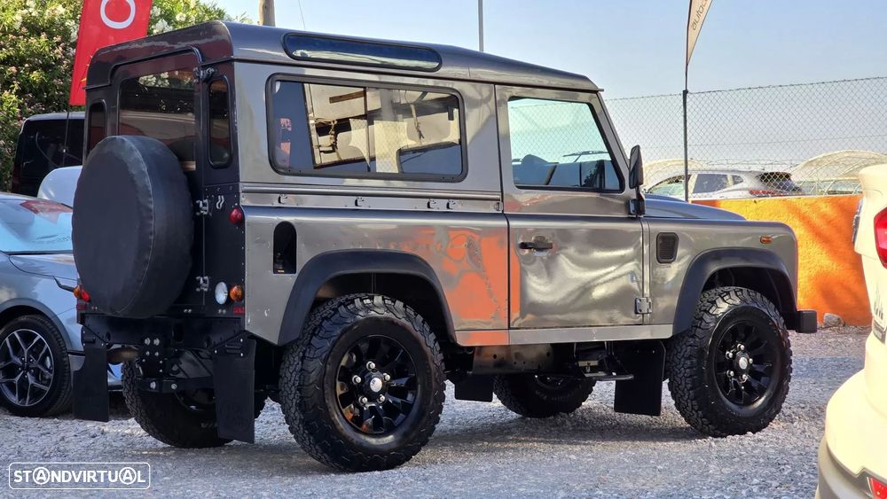 Land Rover Defender 90 SW 2.2 CRD E - 6