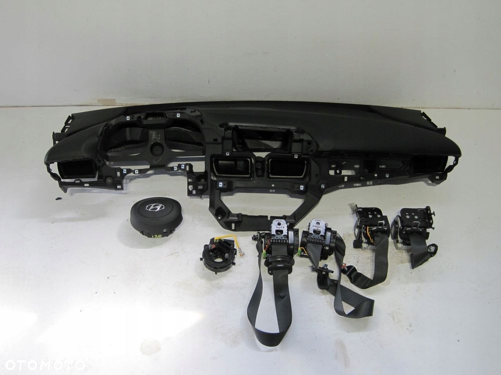 Konsola pulpit deska HYUNDAI I20 III 23r - 1
