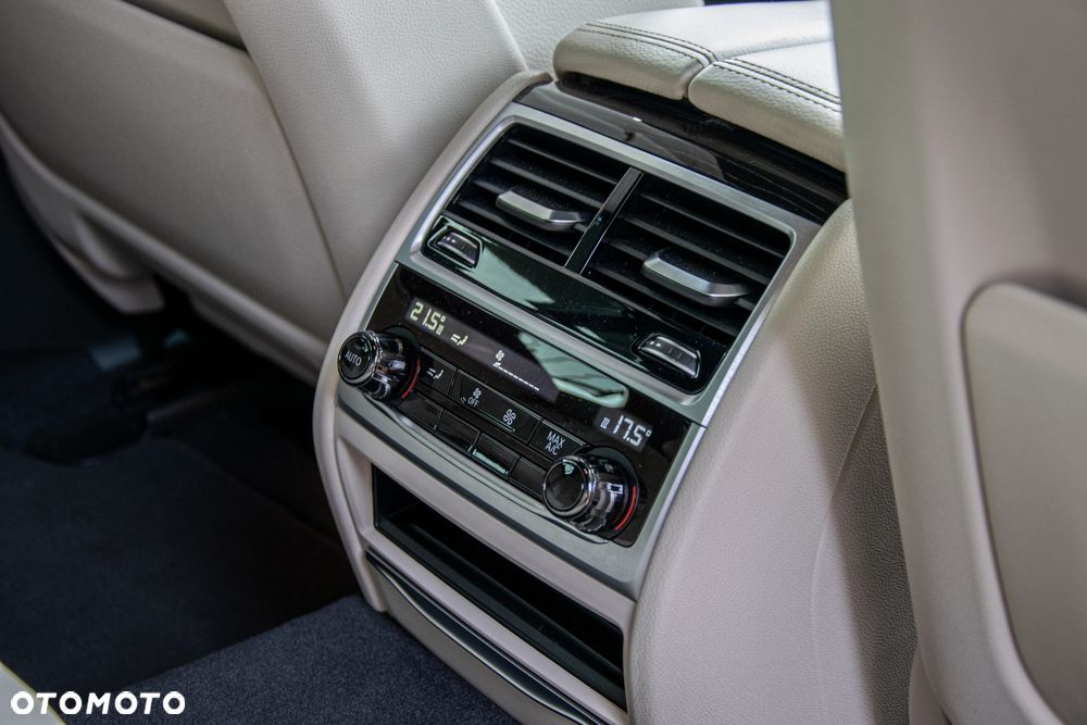BMW Seria 7 740d xDrive - 25
