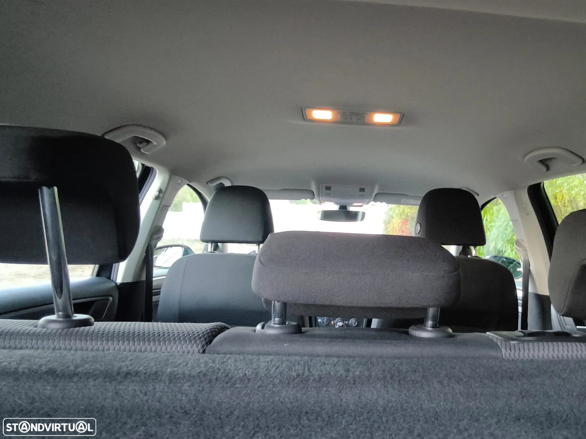 VW Golf 1.6 TDI Confortline - 10