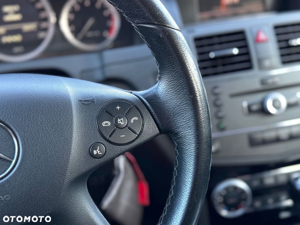 Mercedes-Benz Klasa C 180 CGI Automatik BlueEFFICIENCY Avantgarde - 21
