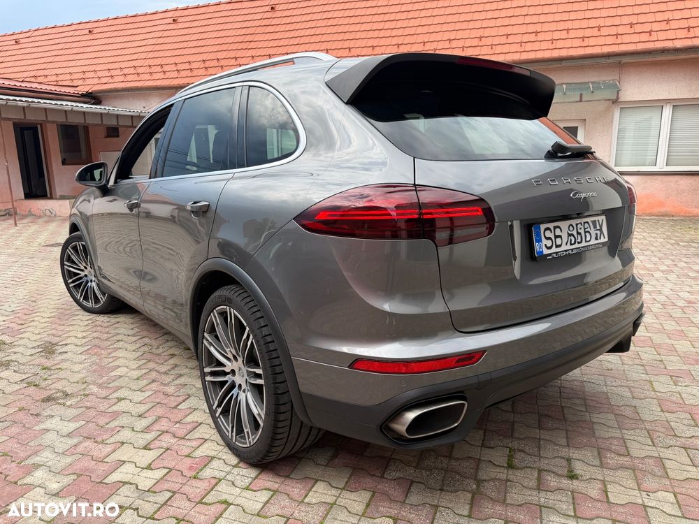 Porsche Cayenne Platinum Edition - 36