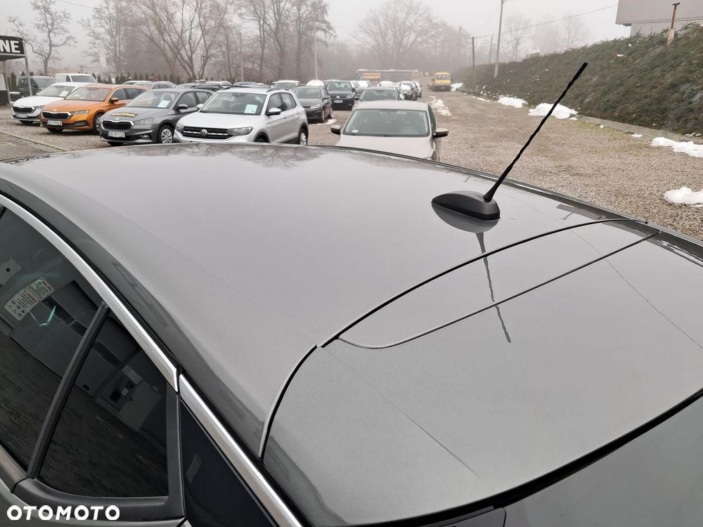 Opel Astra 1.2 T Elegance S&S - 9