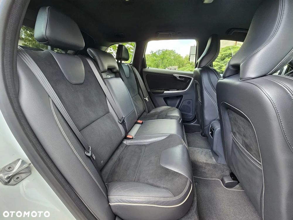 Volvo XC 60 D3 Drive-E R-Design Momentum - 16