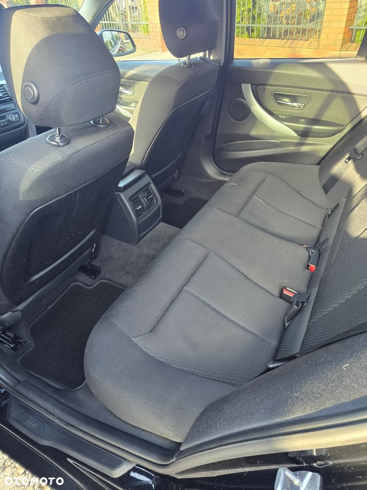 BMW Seria 3 320i xDrive - 12