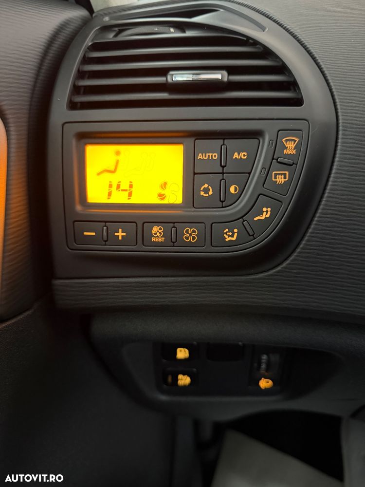 Citroën C4 Picasso 1.6 e-HDI FAP EGS6 Exclusive - 9