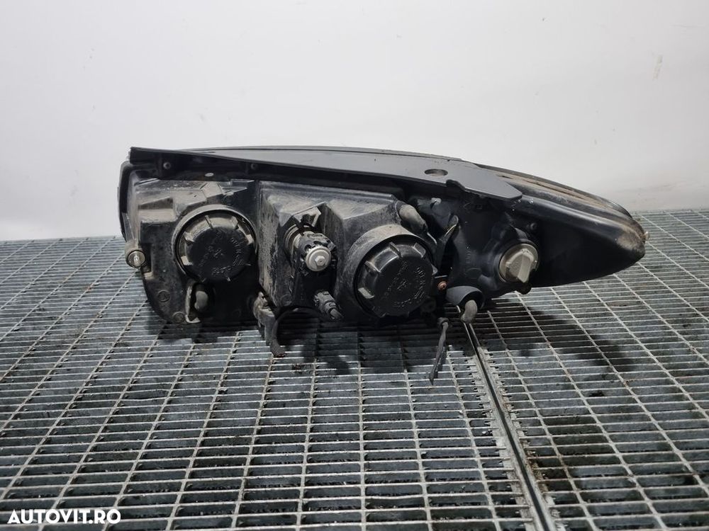 Far Dreapta Hyundai Santa Fe 2 2006 - 2012 SUV 4 Usi (1490) Cu lupă - 3