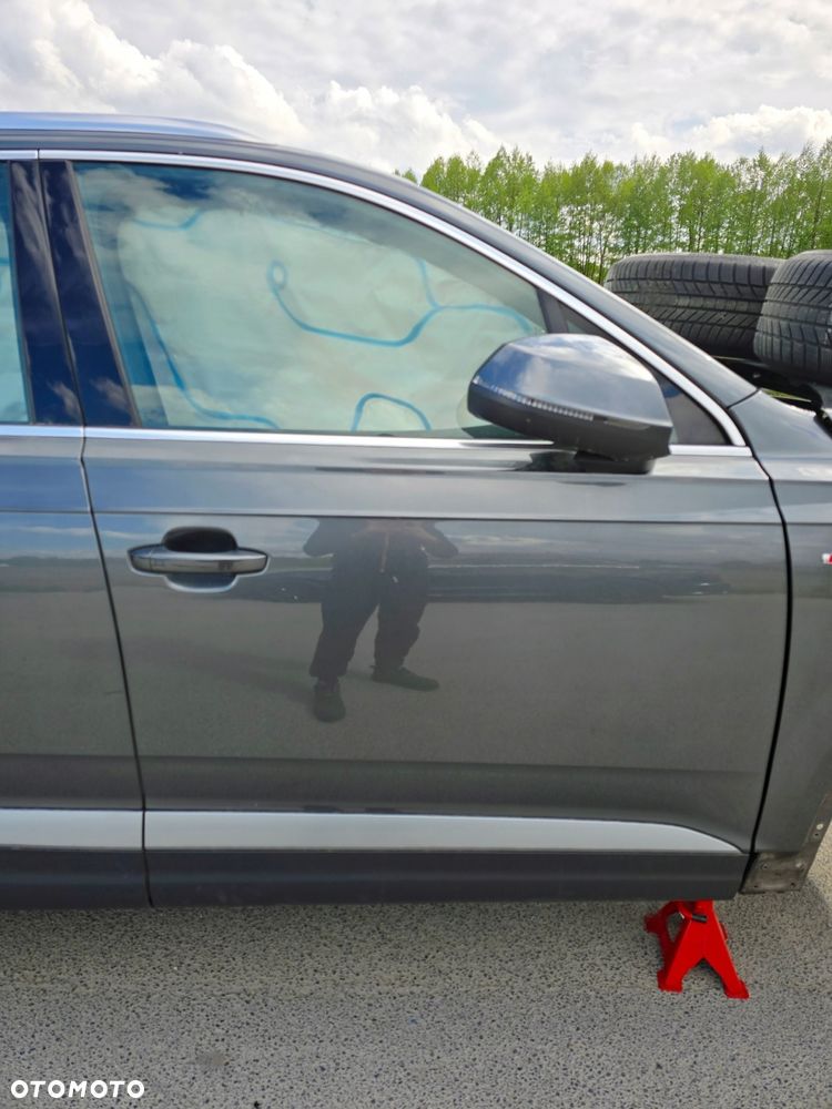 Audi Q7 4M DRZWI PRZÓD PRZEDNIE PRAWE KOMPLETNE LZ7S 17r.