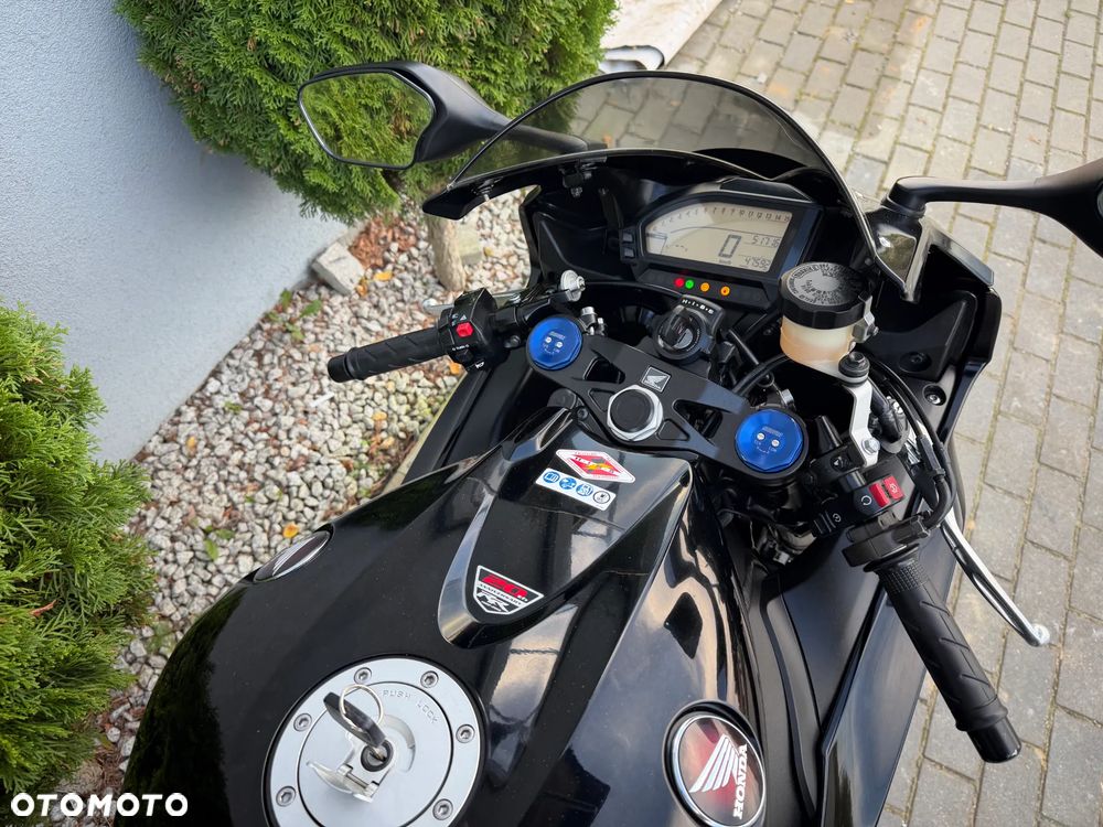 Honda CBR - 27