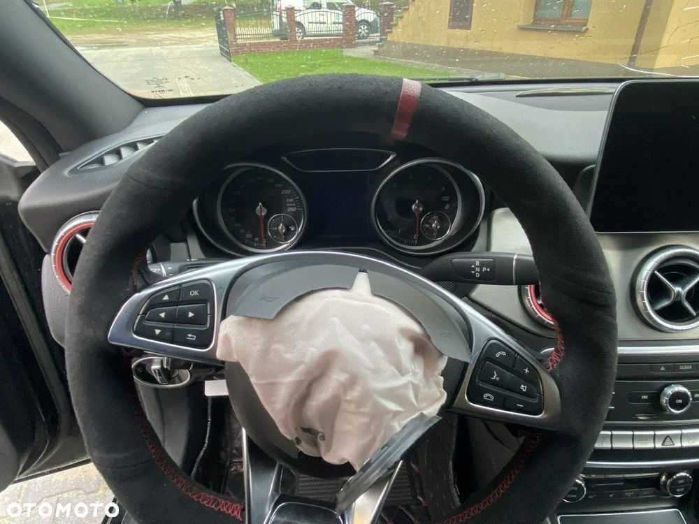 Mercedes-Benz CLA 180 7G-DCT - 19