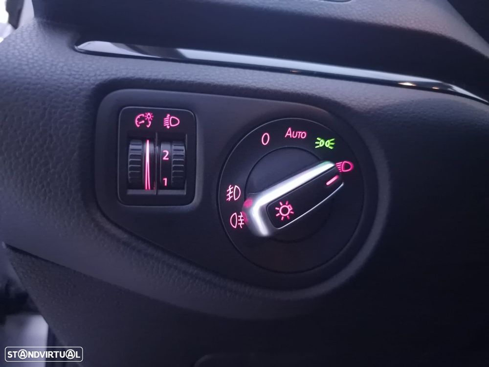 VW Sharan 2.0 TDI Blue Highline - 23