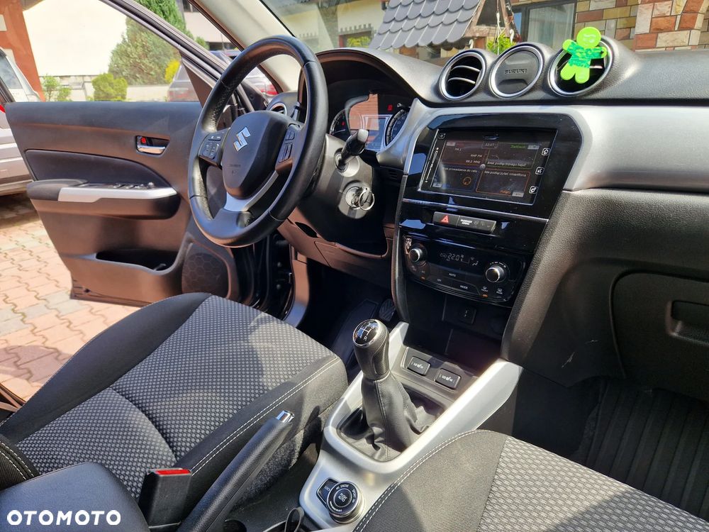 Suzuki Vitara 1.6 Premium 4WD - 25