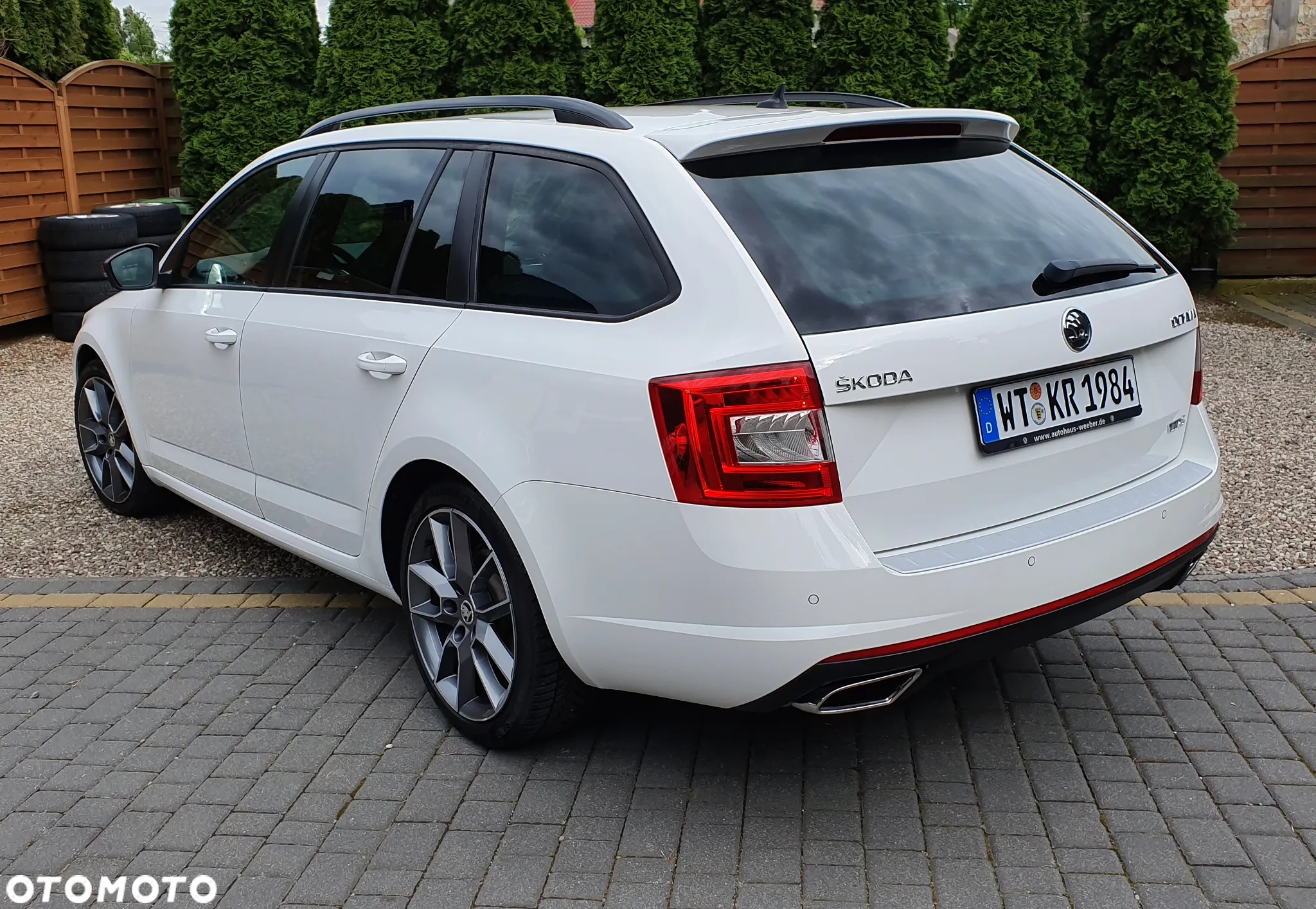 Skoda Octavia Combi 2.0 TDI RS - 10