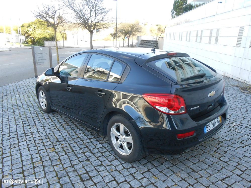 Chevrolet Cruze 1.6 LT - 9