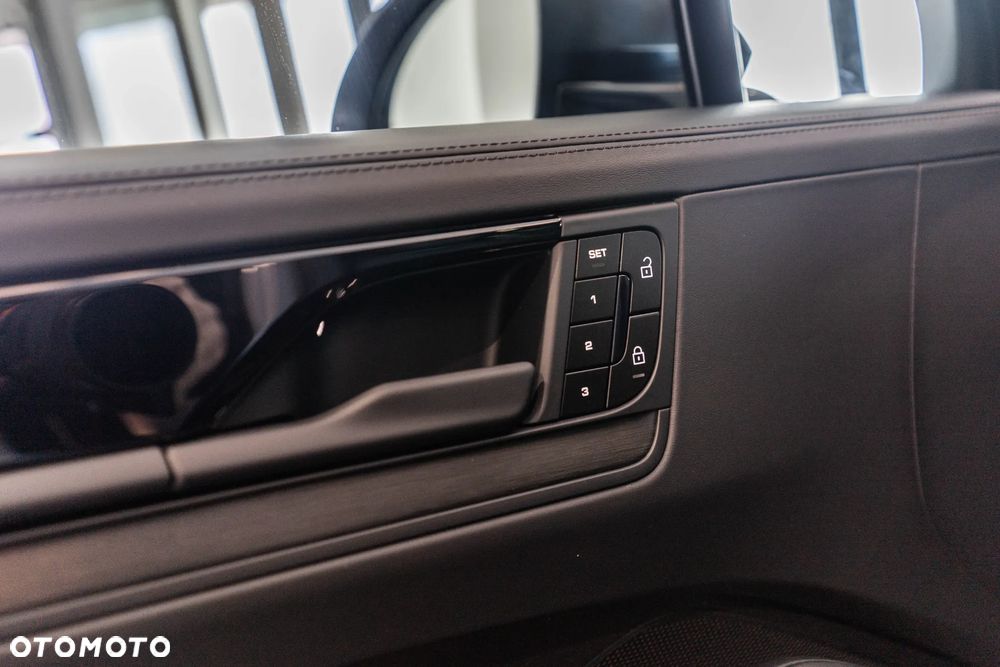 Porsche Cayenne E-Hybrid PHEV Black Edition - 17