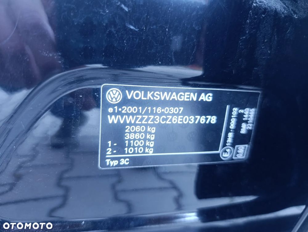 Volkswagen Passat 2.0 TDI Trendline - 15
