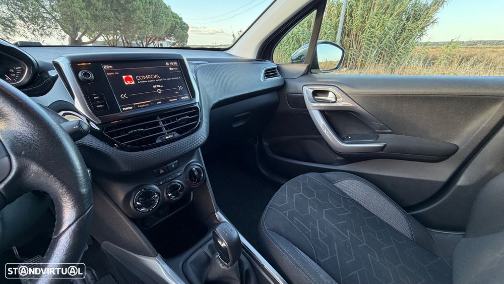 Peugeot 2008 1.2 PureTech Style - 20