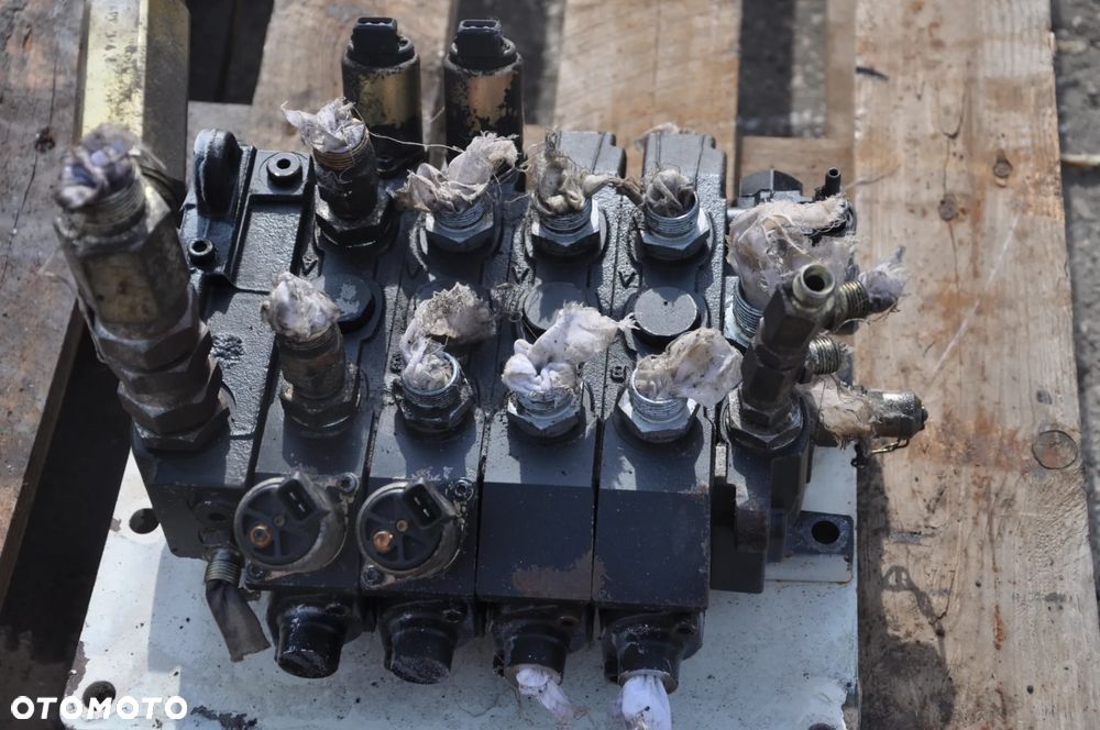 Rozdzielacz hydrauliczny Terex T 350