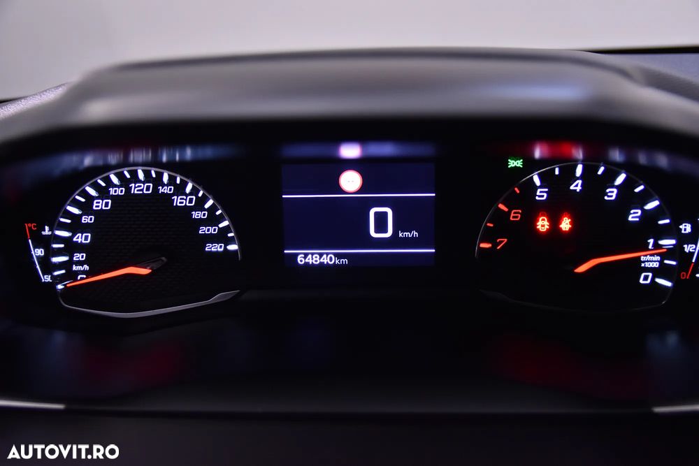 Peugeot 208 1.2L PureTech 100 S&S BVM6 Allure - 11