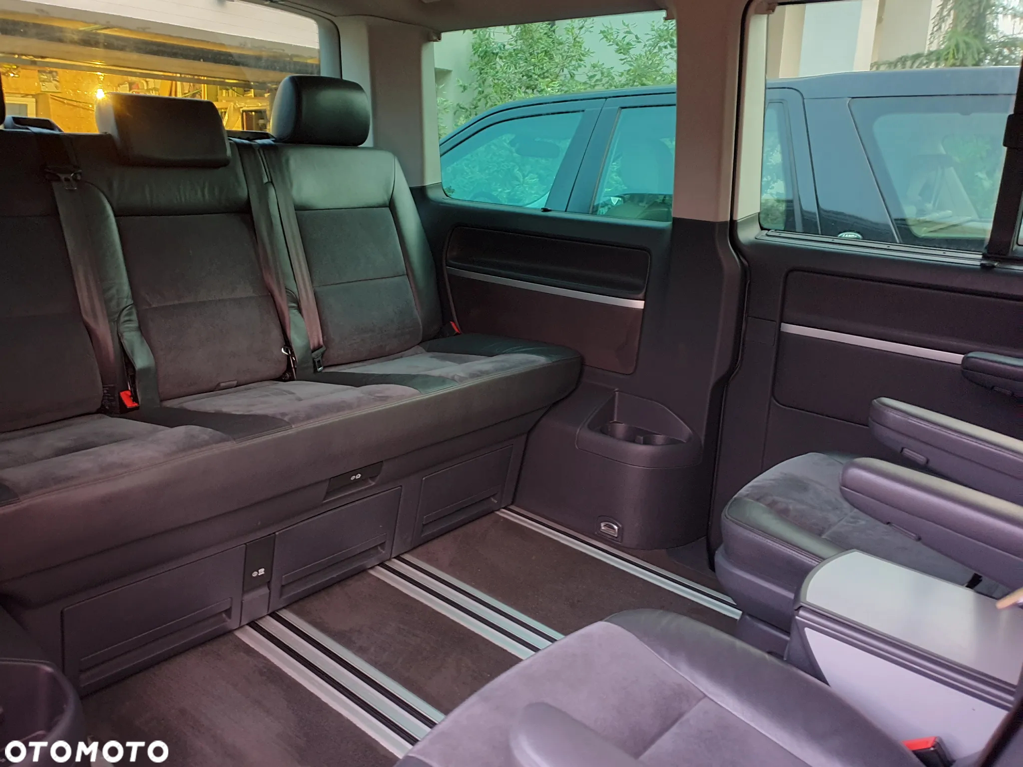Volkswagen Multivan - 7