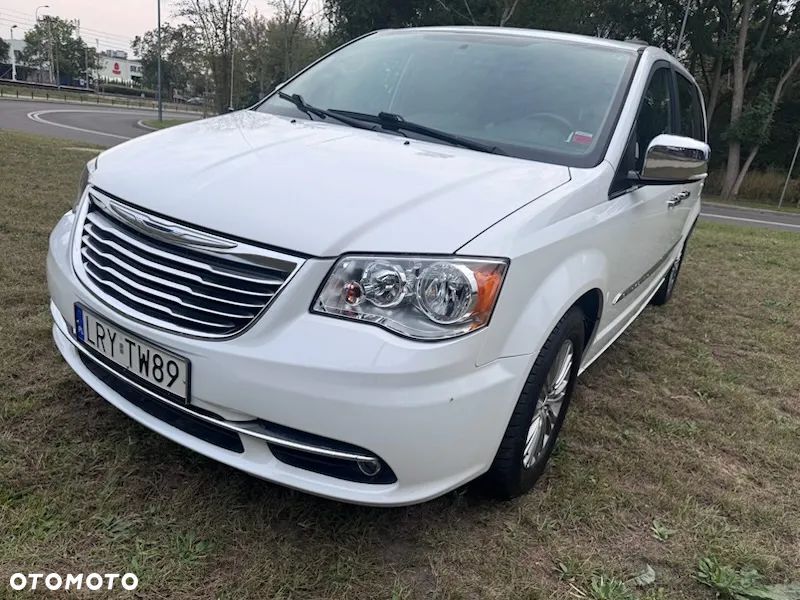 Chrysler Town & Country 3.6 Limited - 13
