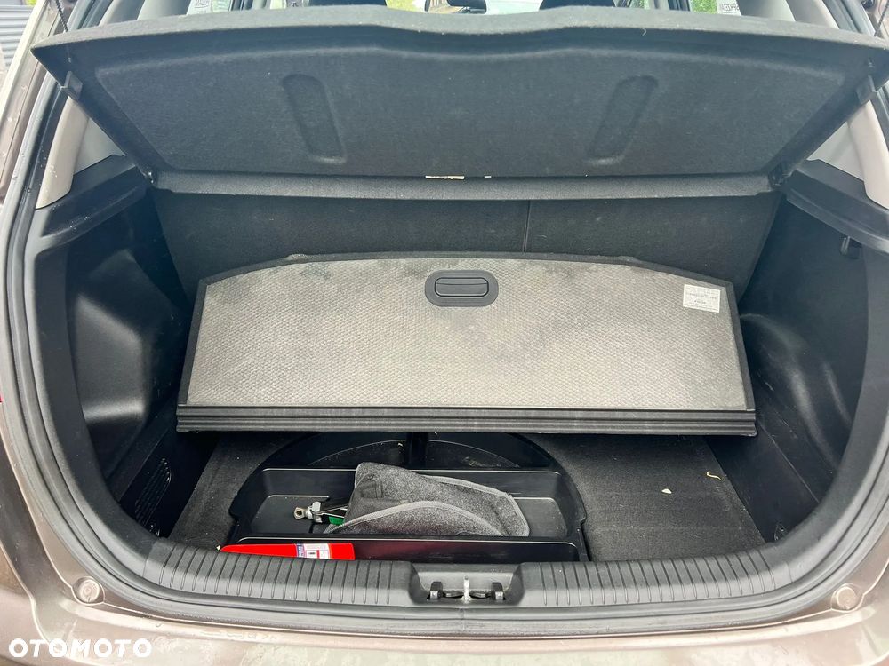 Kia Venga - 11