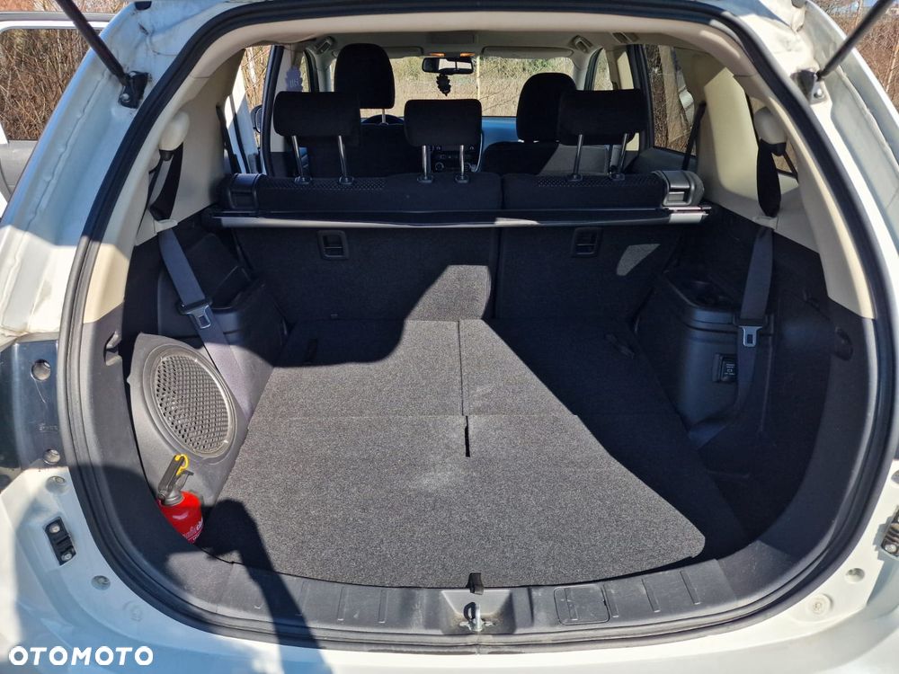 Mitsubishi Outlander 2.0 Intense + Navi 4WD CVT - 16