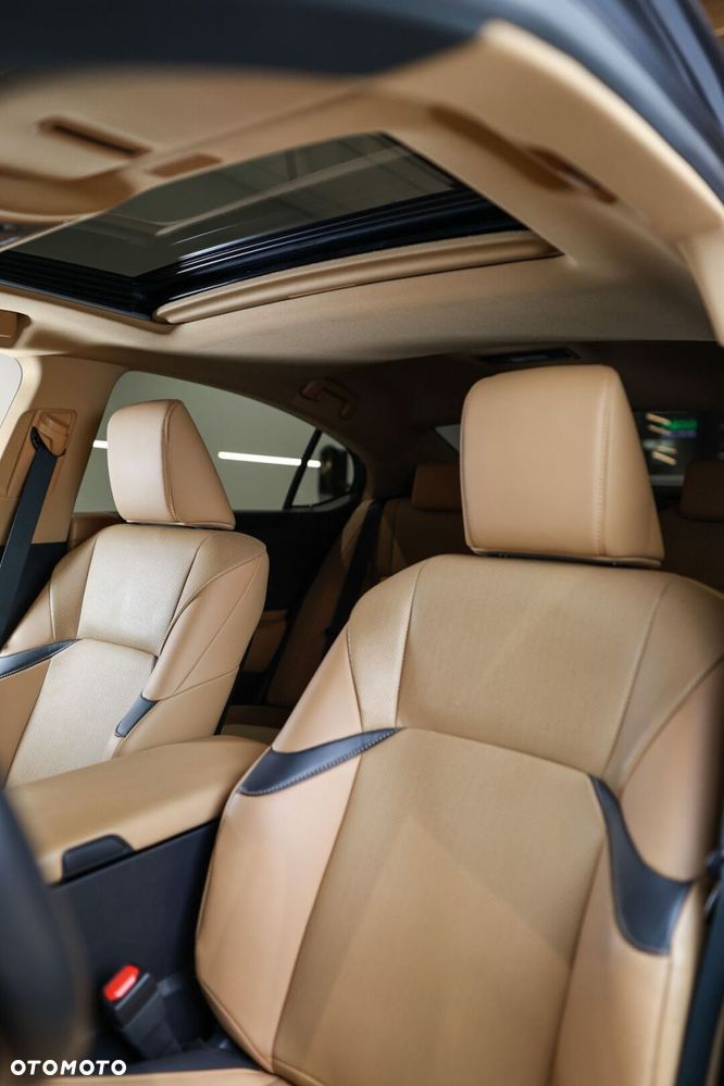 Lexus ES 300h Business Edition - 15