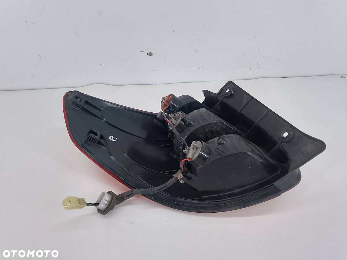 LAMPA TYLNA PRAWA SUZUKI SX 4 ( 06-13 ) 08-661-1929R HATCHBACK - 2