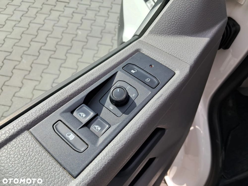 Volkswagen Transporter - 12