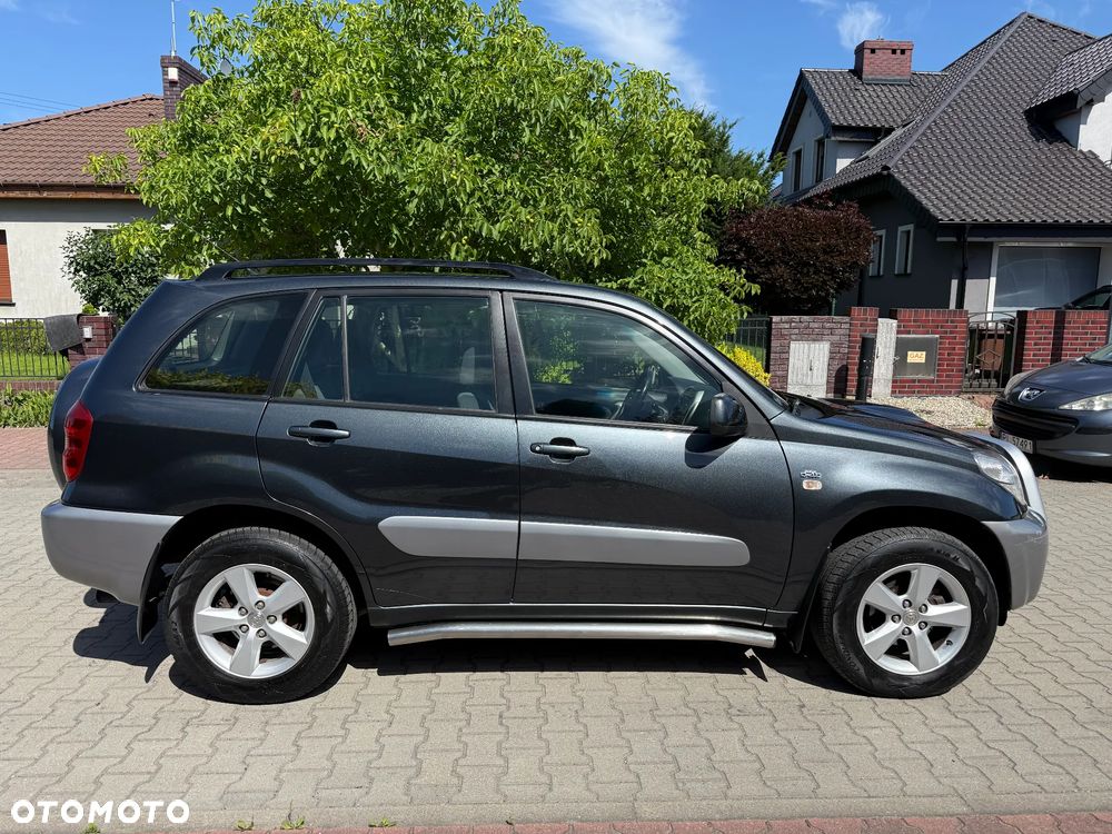 Toyota RAV4 D-4D 4x4 - 17