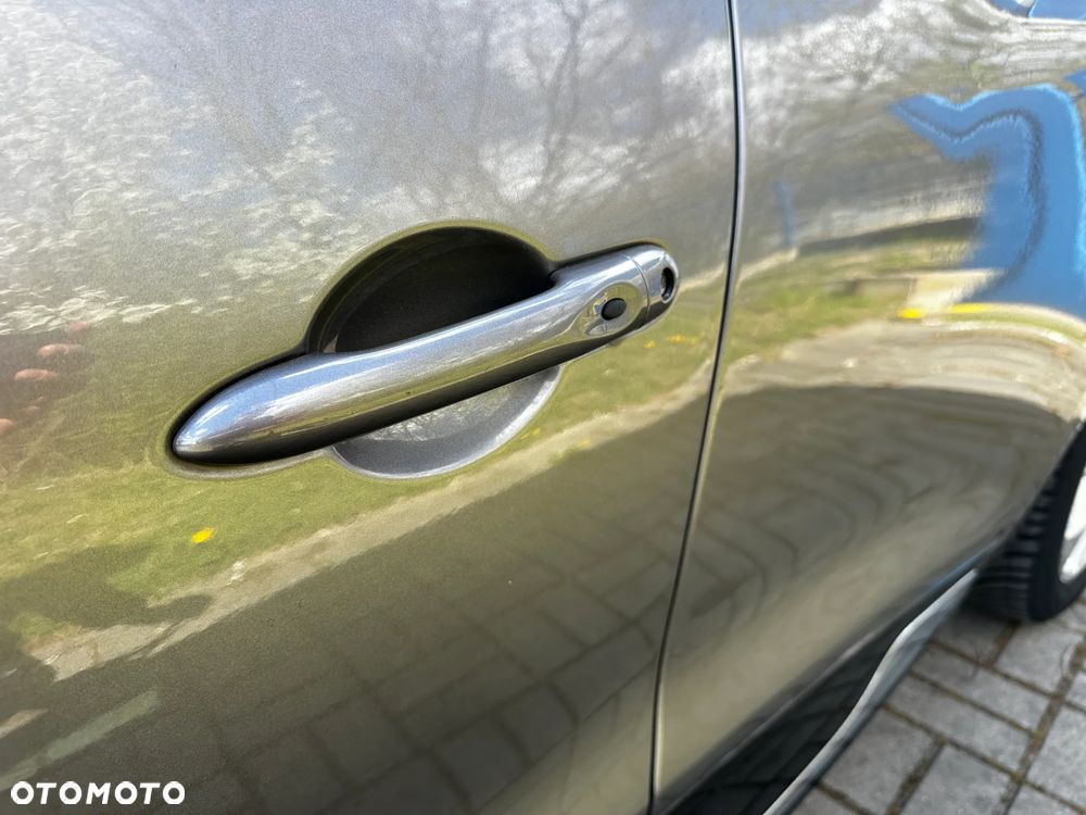 Renault Clio 1.2 16V Limited EU6 - 10