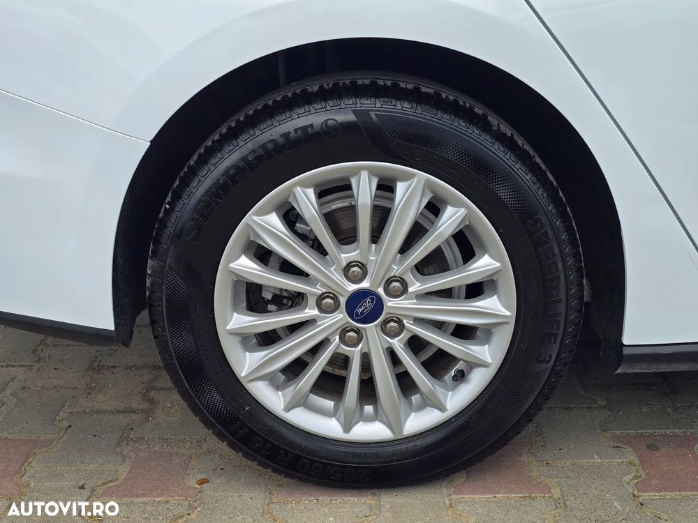 Ford Focus - 33