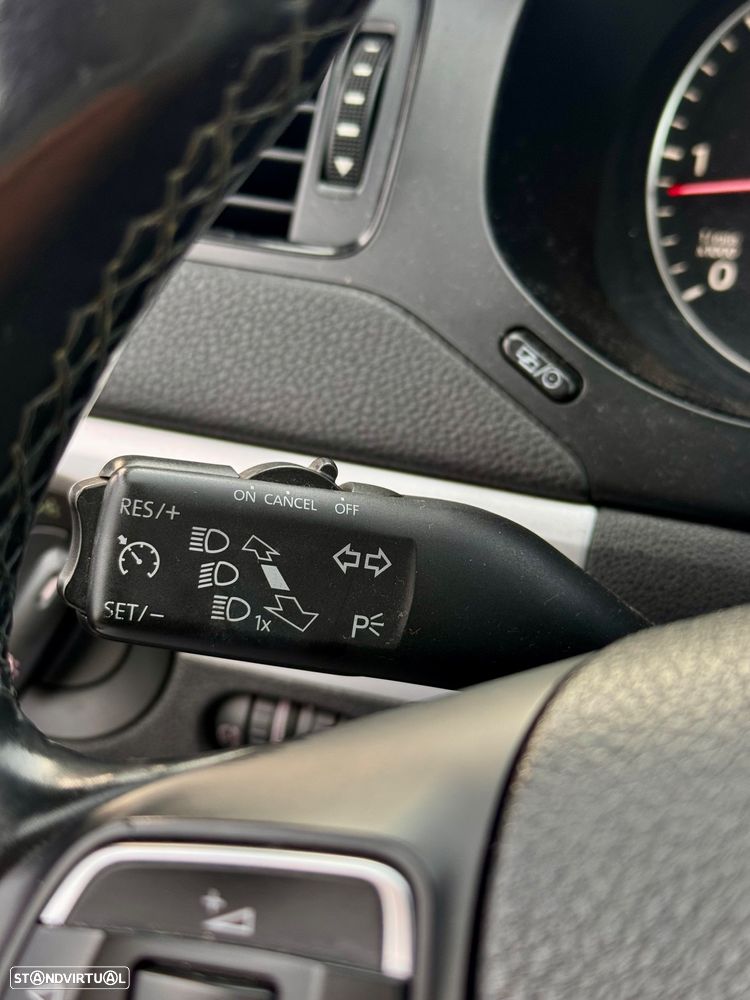 VW Jetta 1.6 TDi Highline DSG - 16