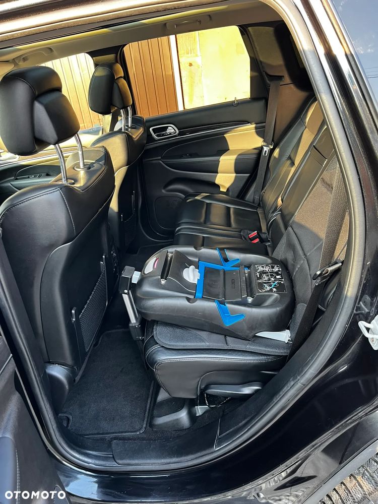 Jeep Grand Cherokee - 23