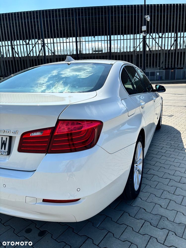 BMW Seria 5 520d xDrive - 13