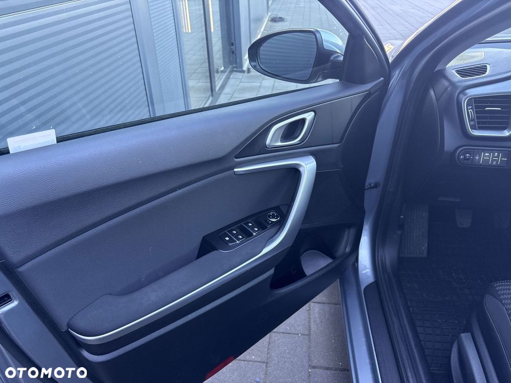 Kia Ceed - 10