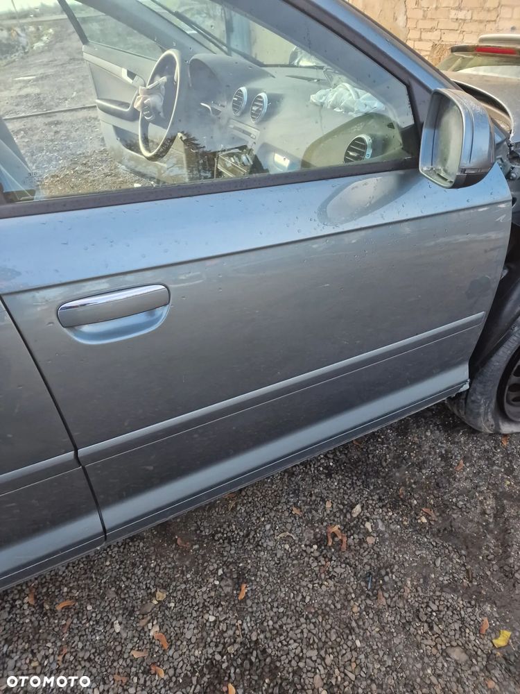 Drzwi prawy przód audi A3 8p lift sportback w kolorze LY7E - 2