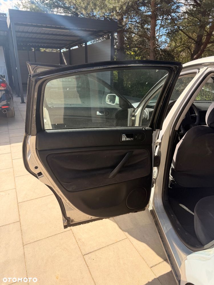 Volkswagen Passat 1.9 TDI Comfortline - 8