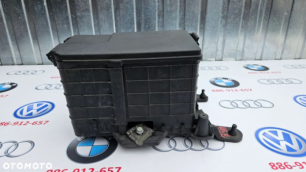 Audi A3 8P Kompletna obudowa akumulatora 1K0915333B - 3