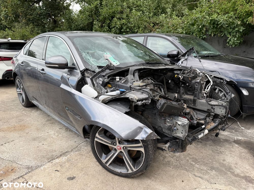 Jaguar XF 2.0 i4D Prestige - 3