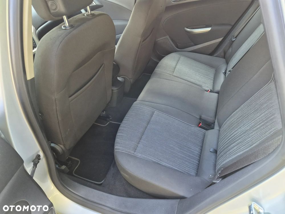 Opel Astra 1.7 CDTI DPF Exklusiv - 10